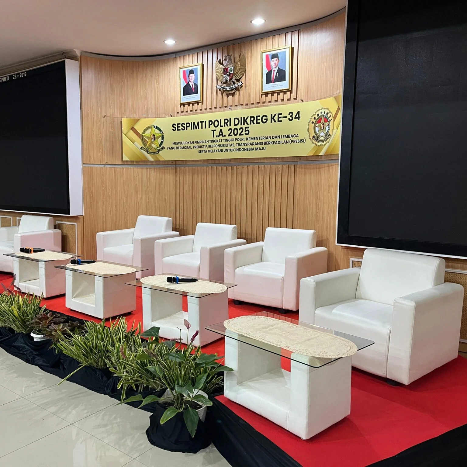 Produsen Mebel Berkualitas untuk Rumah & Bisnis Anda